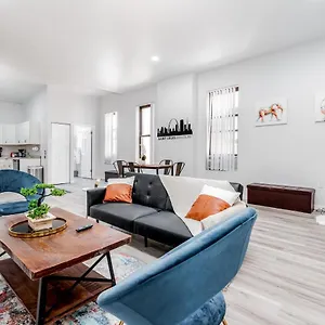 Apartment 2br Park Ave Townhome With Parking Cozysuites, Saint Louis