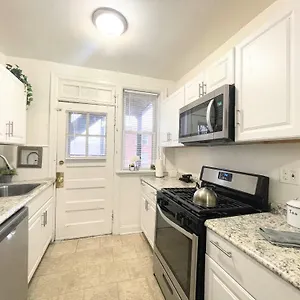 Apartment Garden Style @ Forest Park & City!, Saint Louis